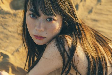 山下リオ エロ|＜山下リオ＞17年ぶり写真集 モンゴルで水着、ランジェリー 手。